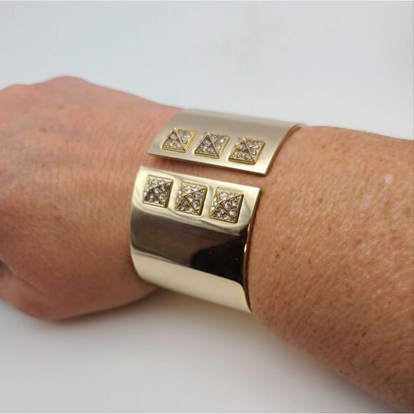 Victoria's Secret bracelet, goldtone cuff, hinged - Picture 2 of 3